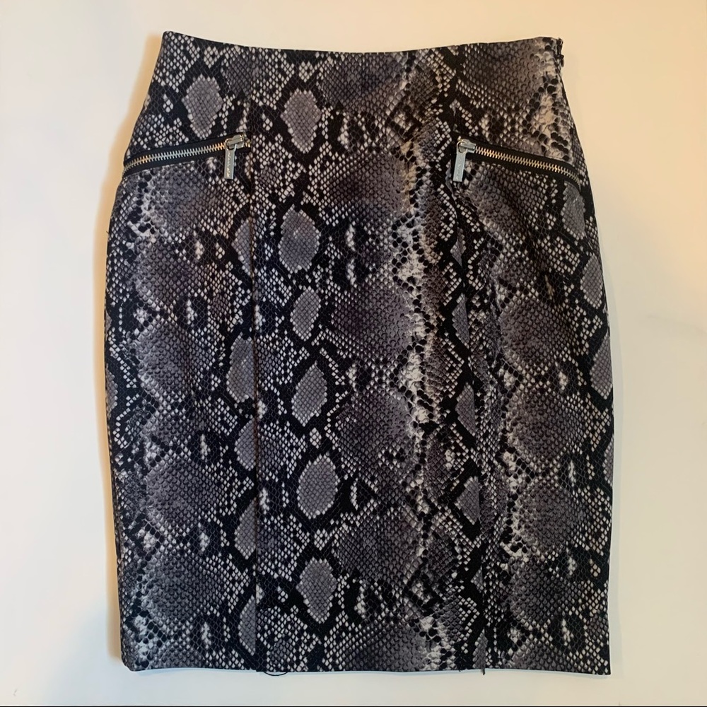 SALE❗️ Like New! Michael Kors Snakeskin Print Pencil Skirt